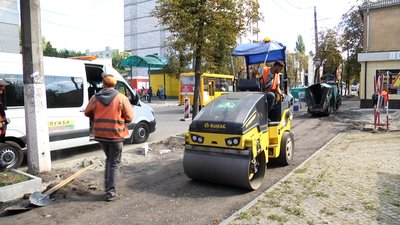 У Житомирі на вулиці Покровській комунальники розпочали ремонт тротуарів У Житомирі на вулиці Покровській комунальники розпочали ремонт тротуарів