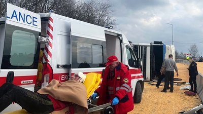 В аварії травмувався водій вантажівки. В аварії травмувався водій вантажівки.