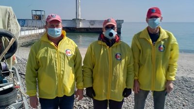 Сидіть вдома: в Одесі водолази патрулюють пляжі та розповідають про коронавірус
