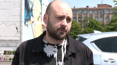 Переселенці з Харкова створюють у Черкасах патріотичний стінопис Переселенці з Харкова створюють у Черкасах патріотичний стінопис