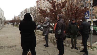 Тріщини у стінах: мешканці спального району Одеси вважають незаконними ремонтні роботи в будинку