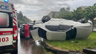 Перекинувся автомобіль: на Полтавщині в аварії травмувався водій