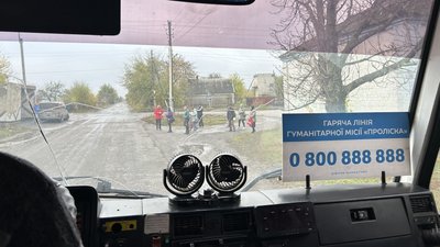 Їздять за ліками та продуктами: як курсує соціальний автобус у віддалених прифронтових селах Синельниківщини Їздять за ліками та продуктами: як курсує соціальний автобус у віддалених прифронтових селах Синельниківщини