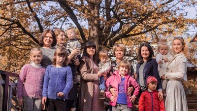 Прийняти свою дитину. Історії батьків "сонячних" дітей Прийняти свою дитину. Історії батьків "сонячних" дітей