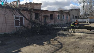 Рівненщина: внаслідок негоди рятувальники тричі виїжджали на виклики Рівненщина: внаслідок негоди рятувальники тричі виїжджали на виклики