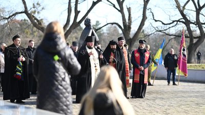 В Ужгороді вшанували пам'ять загиблих учасників бойових дій на території інших держав В Ужгороді вшанували пам'ять загиблих учасників бойових дій на території інших держав