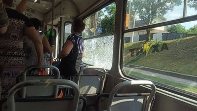 У Харкові невідомі обстріляли трамвай У Харкові невідомі обстріляли трамвай