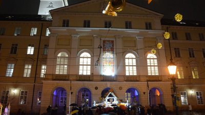 Різдвяну шопку відкрили біля львівської Ратуші Різдвяну шопку відкрили біля львівської Ратуші