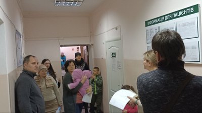 Вакцинація від COVID-19: в Житомирі дітей щеплюють вакциною Pfizer Вакцинація від COVID-19: в Житомирі дітей щеплюють вакциною Pfizer