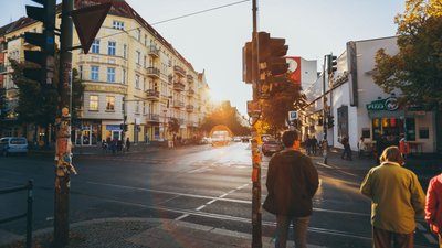 "Де Господь провів своїм жовтим нігтем по густому ландшафту": сім міст Сергія Жадана "Де Господь провів своїм жовтим нігтем по густому ландшафту": сім міст Сергія Жадана