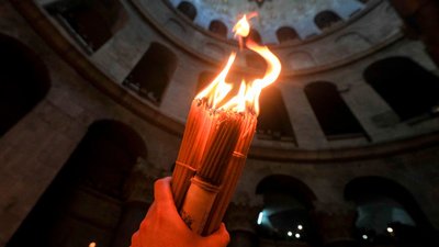 До Львова привезли Благодатний вогонь з Єрусалиму