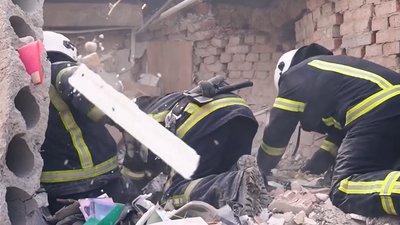 "Під час пошуку людей з-під завалів виключаю емоції та роблю роботу": історія рятувальника з Хмельниччини "Під час пошуку людей з-під завалів виключаю емоції та роблю роботу": історія рятувальника з Хмельниччини