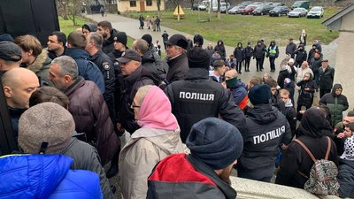 "Геть московського попа": іванофранківці протестували проти УПЦ Московського патріархату "Геть московського попа": іванофранківці протестували проти УПЦ Московського патріархату