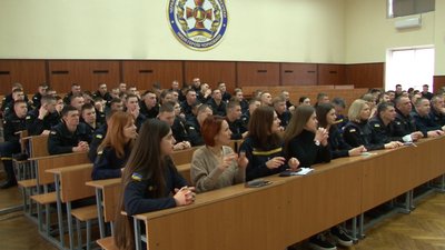 Щоб допомогти у надзвичайній ситуації: у Черкасах курсантів навчають жестової мови Щоб допомогти у надзвичайній ситуації: у Черкасах курсантів навчають жестової мови