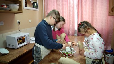 У спецшколі №2 Житомира провели благодійний ярмарок, аби зібрати кошти на реабілітацію дітей У спецшколі №2 Житомира провели благодійний ярмарок, аби зібрати кошти на реабілітацію дітей