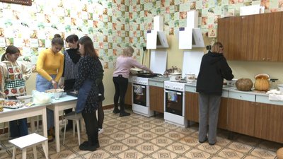 Печуть смаколики для військових Печуть смаколики для військових