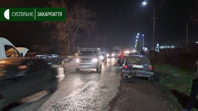 ДТП поблизу Ужгорода: зіткнулися три машини ДТП поблизу Ужгорода: зіткнулися три машини