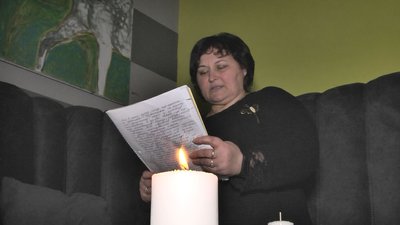 Переселенка із Бучі презентує у Луцьку моновиставу про окупацію