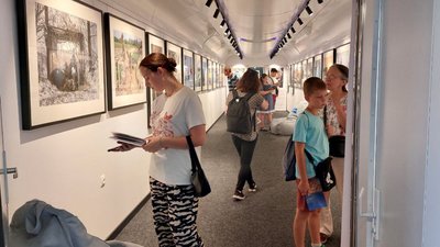 Фотографії, за якими криються історії: до Черкас прибув мистецький потяг Фотографії, за якими криються історії: до Черкас прибув мистецький потяг