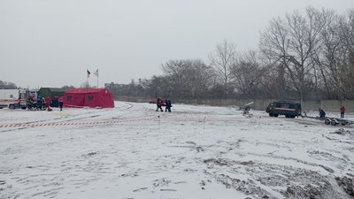 "Гасили" пожежу та "рятували людей". На Одещині пройшли навчання ДСНС України та Румунії "Гасили" пожежу та "рятували людей". На Одещині пройшли навчання ДСНС України та Румунії