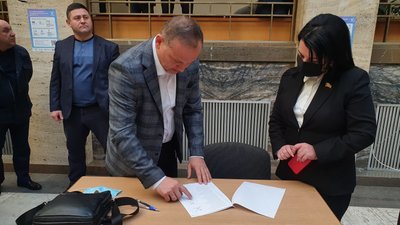 Змінили замки та повідомили про замінування. Що відбувається перед сесією Закарпатської облради Змінили замки та повідомили про замінування. Що відбувається перед сесією Закарпатської облради