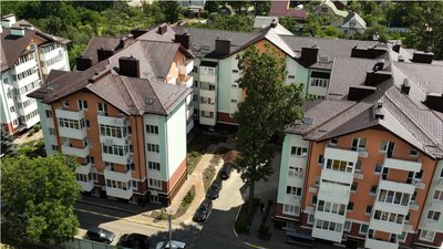 Відновлені будинки в Ірпені
