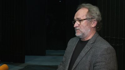 "Зняти позолоту із образу ": у Рівненському драмтеатрі підготували прем’єру "Гамлета" "Зняти позолоту із образу ": у Рівненському драмтеатрі підготували прем’єру "Гамлета"
