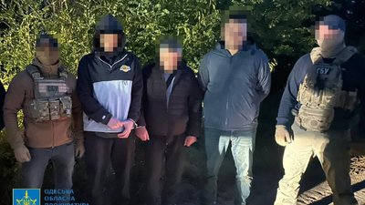 Затримання, переправлення, виїзд за кордон