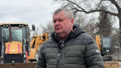 У Дніпрі на Пастера утворилося провалля через порив мереж водопостачання: що кажуть комунальники У Дніпрі на Пастера утворилося провалля через порив мереж водопостачання: що кажуть комунальники