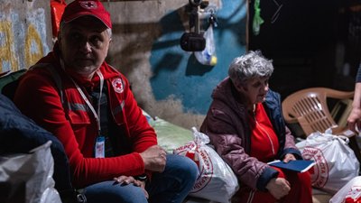 "Люди вже просять зимові речі". Волонтер "Червоного Хреста" — про роботу у Харкові