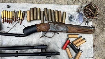 Херсонець облаштував на власному подвір'ї підземний схрон, де зберігав зброю та боєприпаси — МВС