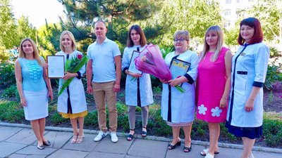 На Кіровоградщині лікарі-переселенці з Херсонщини отримали службове житло На Кіровоградщині лікарі-переселенці з Херсонщини отримали службове житло