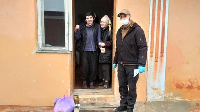 Робимо свій маленький внесок, - як франківські атовці допомагають людям під час карантину Робимо свій маленький внесок, - як франківські атовці допомагають людям під час карантину