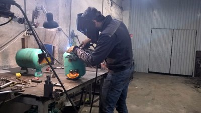 Півтори сотні буржуйок відправили військовим та ще 700 зробили: як підприємство на Волині допомагає військовим Півтори сотні буржуйок відправили військовим та ще 700 зробили: як підприємство на Волині допомагає військовим