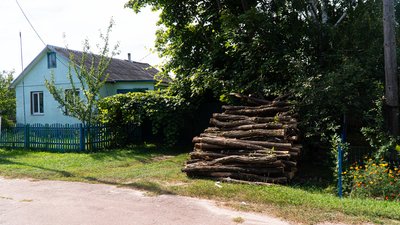 Один з будинків прикордонного села на Чернігівщині Один з будинків прикордонного села на Чернігівщині