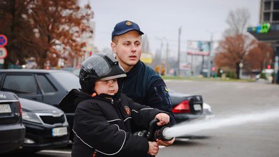 Артем із рятувальником