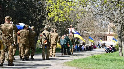 У 2016 році пішов добровольцем. На Кіровоградщині попрощалися з військовим Едуардом Лещенком У 2016 році пішов добровольцем. На Кіровоградщині попрощалися з військовим Едуардом Лещенком