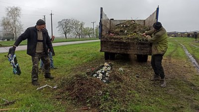 У Компаніївській громаді Кіровоградської області заборонили продаж і використання штучних квітів У Компаніївській громаді Кіровоградської області заборонили продаж і використання штучних квітів