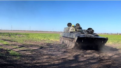 "Триста, тридцять, три": як працюють українські артилеристи на миколаївсько-херсонському напрямку "Триста, тридцять, три": як працюють українські артилеристи на миколаївсько-херсонському напрямку