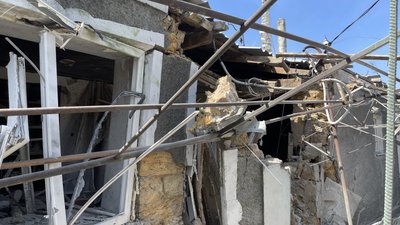 "Я приїхав з роботи, а тут таке. Жінка з батьком в лікарні, тварини мертві". Очевидці про обстріли у Херсон "Я приїхав з роботи, а тут таке. Жінка з батьком в лікарні, тварини мертві". Очевидці про обстріли у Херсон