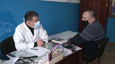 Історія Максима Зака: лікар-професор з Миколаєва безплатно консультує на Рівненщині