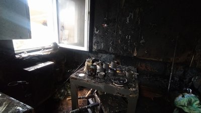 Живуть по сусідах: у подружжя з Сумщини згорів будинок через обстріли військовими РФ Живуть по сусідах: у подружжя з Сумщини згорів будинок через обстріли військовими РФ
