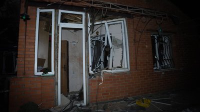 Масована атака БпЛА на Одеський район: пошкоджено ліцей і склади енергокомпанії, двоє травмованих Масована атака БпЛА на Одеський район: пошкоджено ліцей і склади енергокомпанії, двоє травмованих