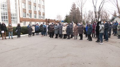 У Черкасах дві сотні комунальників вийшли на акцію протесту