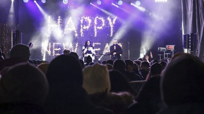 У Херсоні містяни святкували Новий рік на площі біля головної ялинки