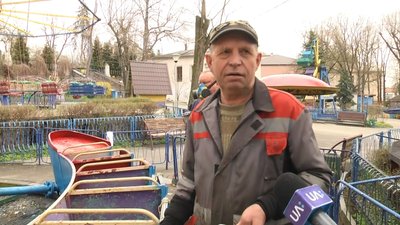 У Житомирі в парку культури і відпочинку розпочали косметичний ремонт дитячих атракціонів У Житомирі в парку культури і відпочинку розпочали косметичний ремонт дитячих атракціонів