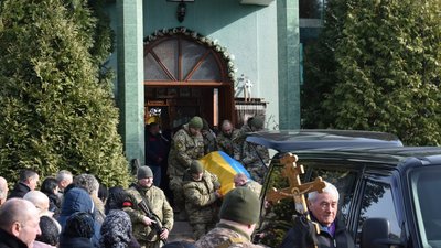 На Закарпатті попрощалися з полеглим захисником Іваном Яником На Закарпатті попрощалися з полеглим захисником Іваном Яником