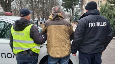 Забрав прикрас на пів мільйона: На Сумщині затримали чоловіка за розбій у ювелірній крамниці