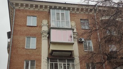 У Полтаві з двох будинків демонтували "серп і молот" У Полтаві з двох будинків демонтували "серп і молот"