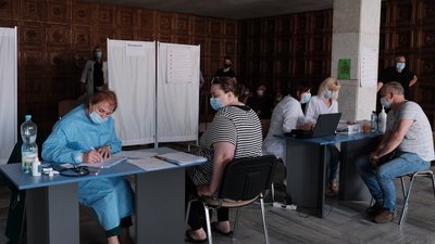 Вакцинація на ринку та в Юності Буковини: скільки охочих імунізували від COVID